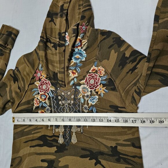 Johnny Was Eleni Thermal Top Size Large Camo Embroidered Camo Hooded Pullover - Picture 11 of 13